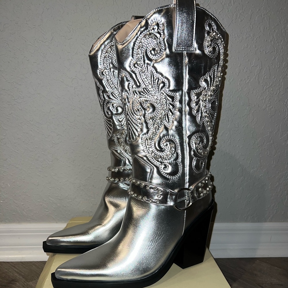 silver rhinestone women’s cowboy boots.